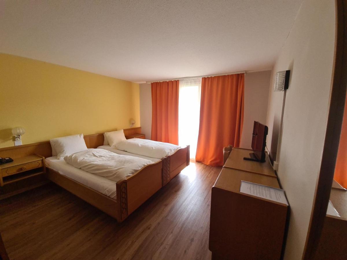 Hotel Krone - Гисвиль Экстерьер фото