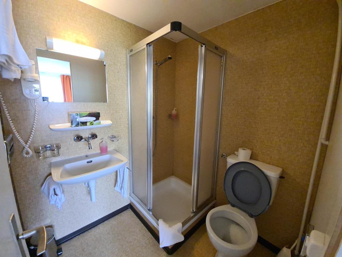 Hotel Krone - Гисвиль Экстерьер фото