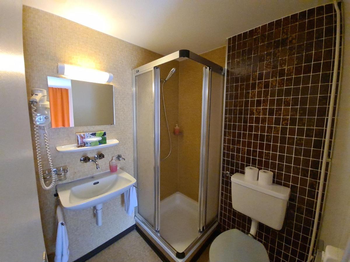 Hotel Krone - Гисвиль Экстерьер фото